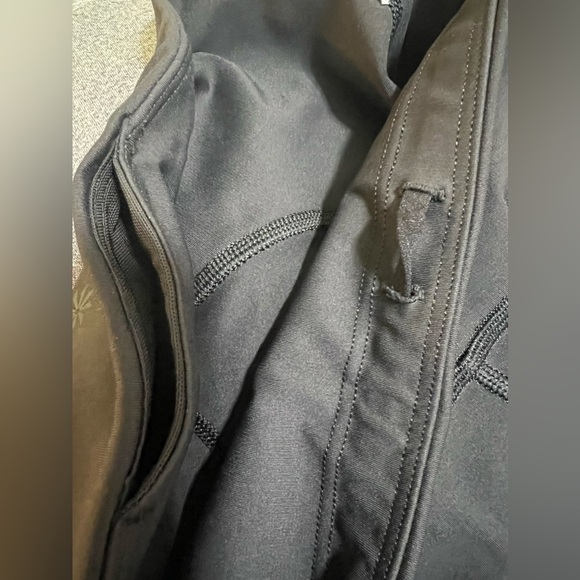 Athleta Ultimate Stash 7/8 Tight in Navy 07 - Picture 10 of 13